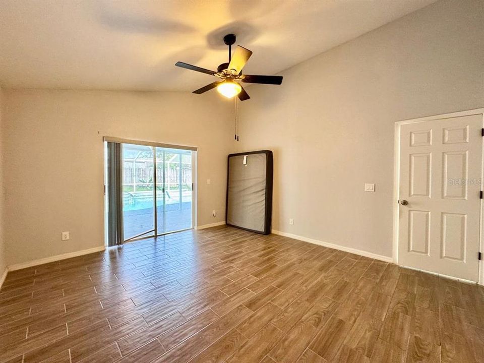 For Rent: $3,100 (4 beds, 2 baths, 2036 Square Feet)