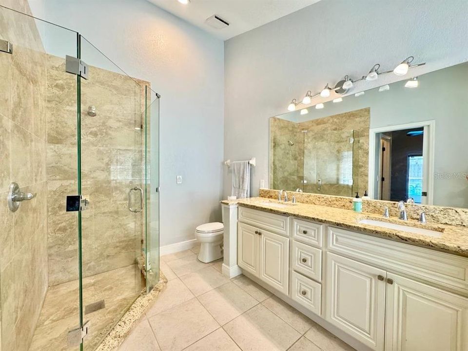 For Rent: $3,100 (4 beds, 2 baths, 2036 Square Feet)