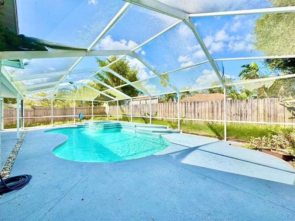 For Rent: $3,100 (4 beds, 2 baths, 2036 Square Feet)