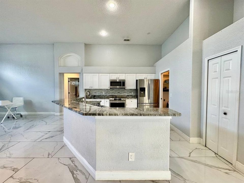 For Rent: $3,100 (4 beds, 2 baths, 2036 Square Feet)