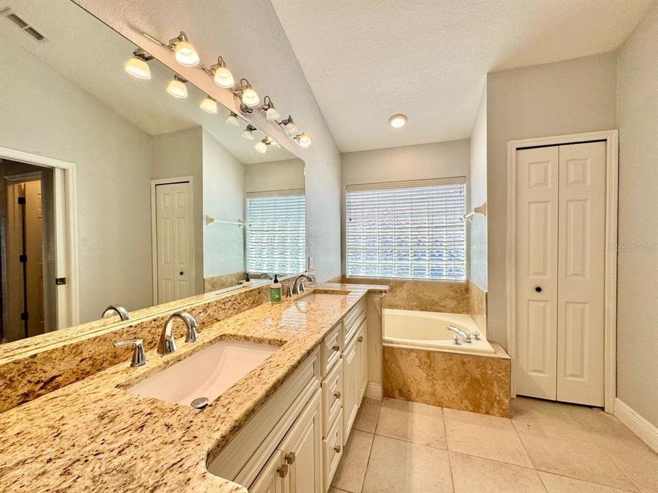 For Rent: $3,100 (4 beds, 2 baths, 2036 Square Feet)