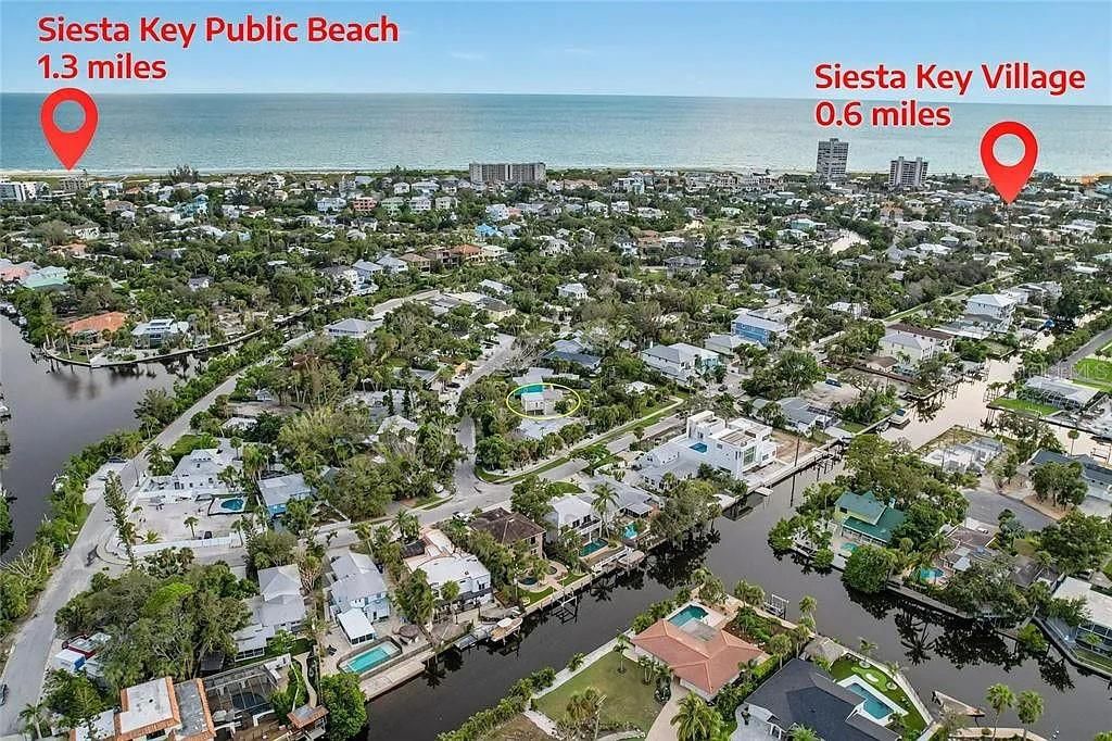 待售: $646,000 (0.14 acres)