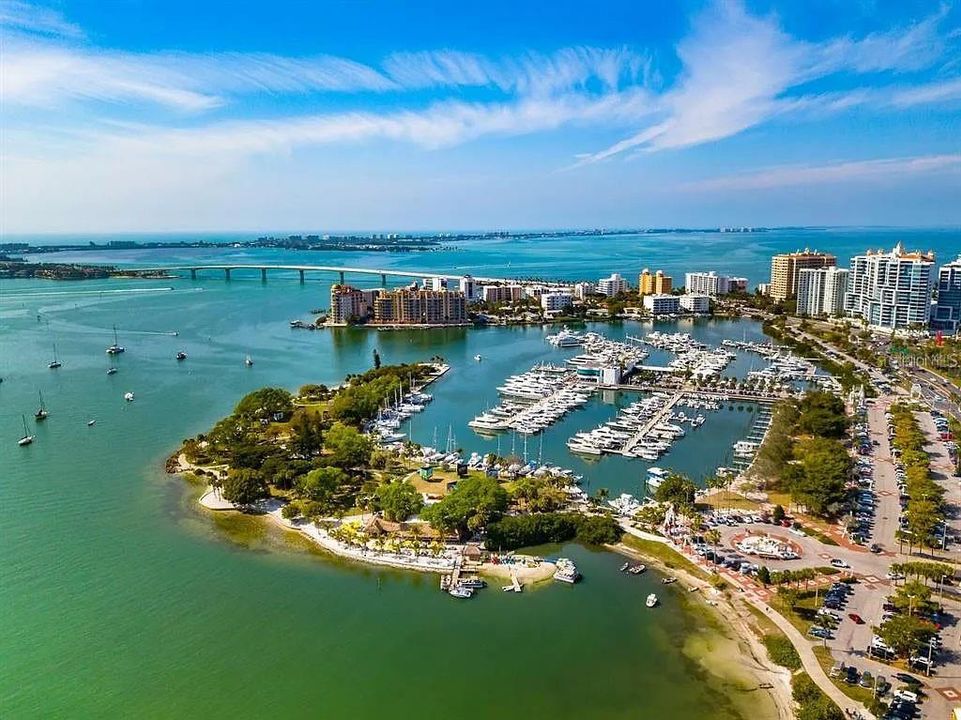 待售: $646,000 (0.14 acres)
