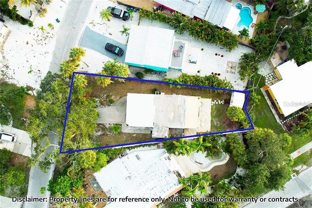 待售: $646,000 (0.14 acres)