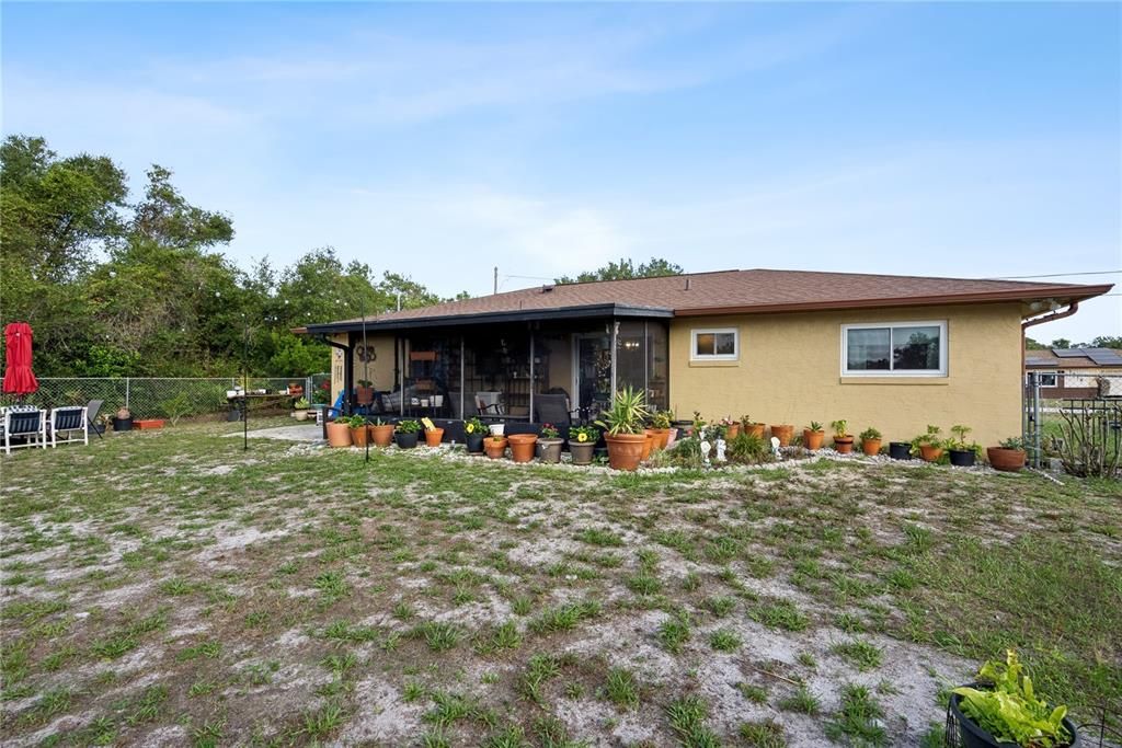 For Sale: $279,999 (3 beds, 2 baths, 1036 Square Feet)