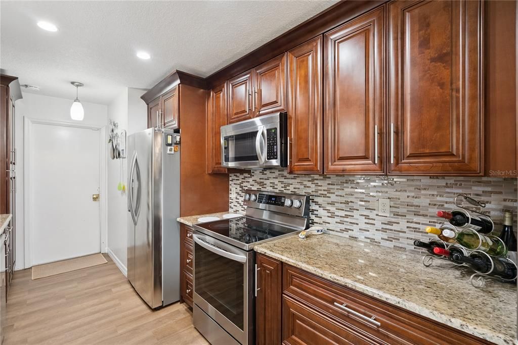 For Sale: $279,999 (3 beds, 2 baths, 1036 Square Feet)