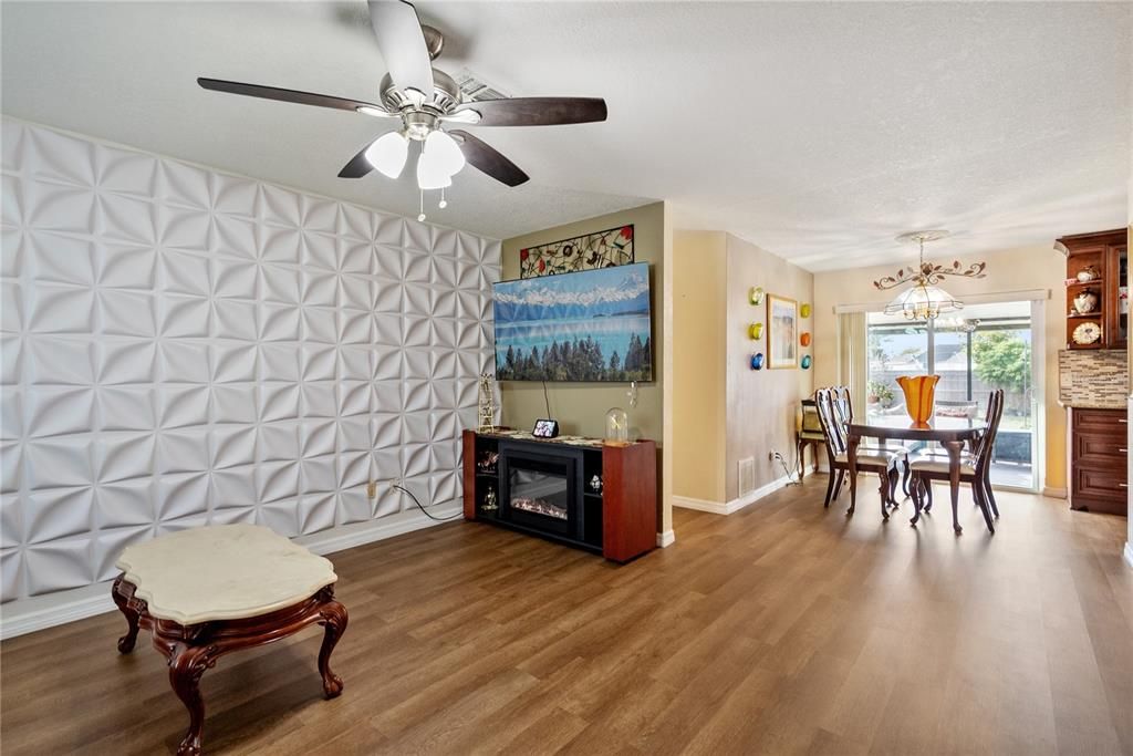 For Sale: $279,999 (3 beds, 2 baths, 1036 Square Feet)