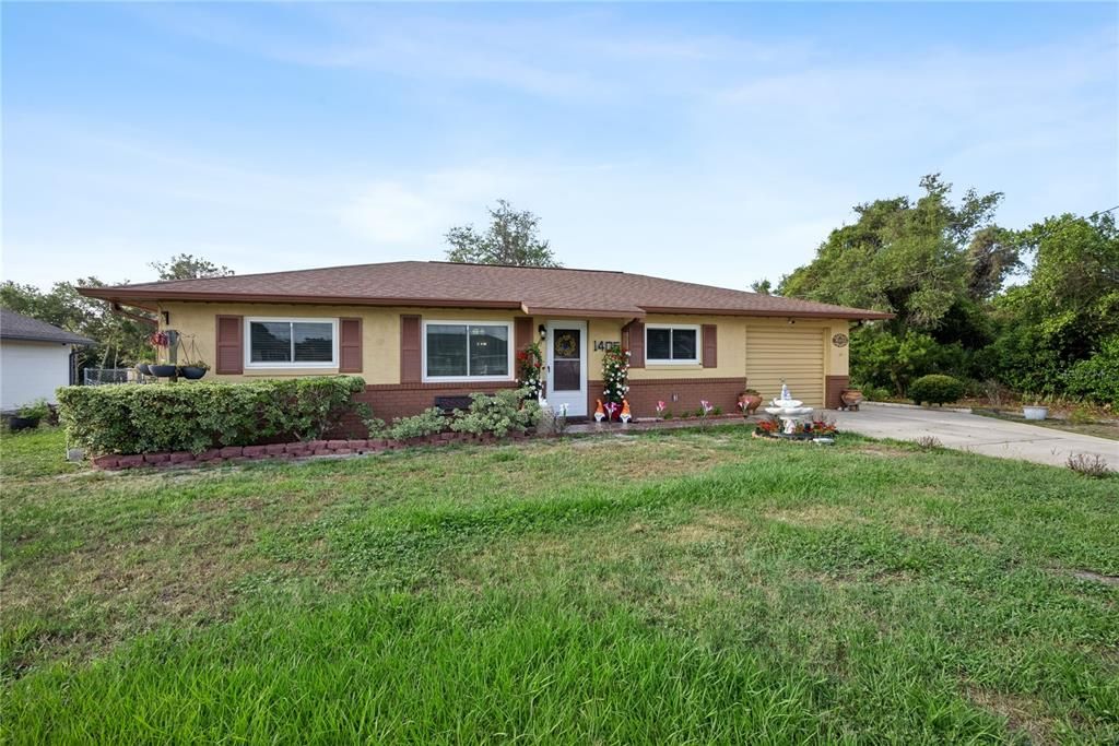 For Sale: $279,999 (3 beds, 2 baths, 1036 Square Feet)