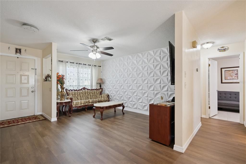 For Sale: $279,999 (3 beds, 2 baths, 1036 Square Feet)