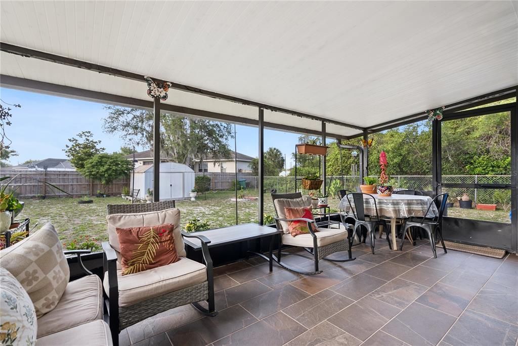For Sale: $279,999 (3 beds, 2 baths, 1036 Square Feet)