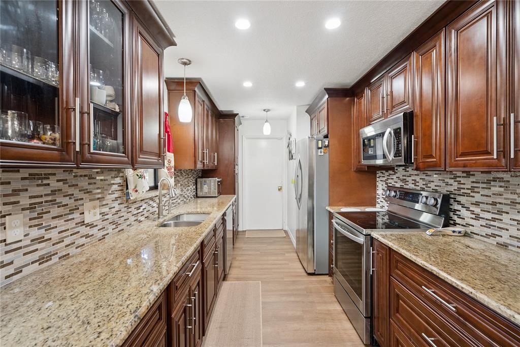 For Sale: $279,999 (3 beds, 2 baths, 1036 Square Feet)