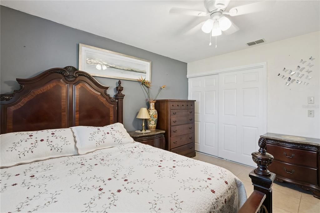 For Sale: $279,999 (3 beds, 2 baths, 1036 Square Feet)