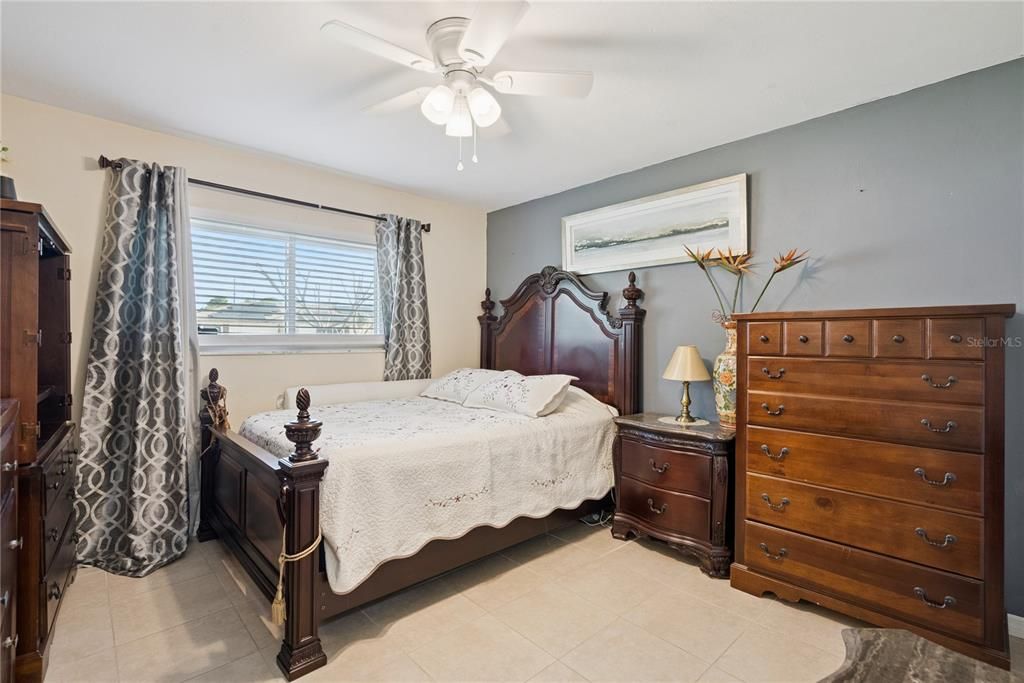 For Sale: $279,999 (3 beds, 2 baths, 1036 Square Feet)