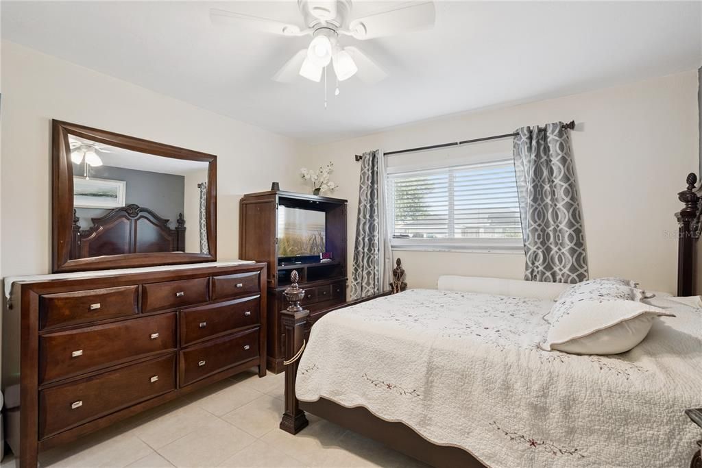 For Sale: $279,999 (3 beds, 2 baths, 1036 Square Feet)