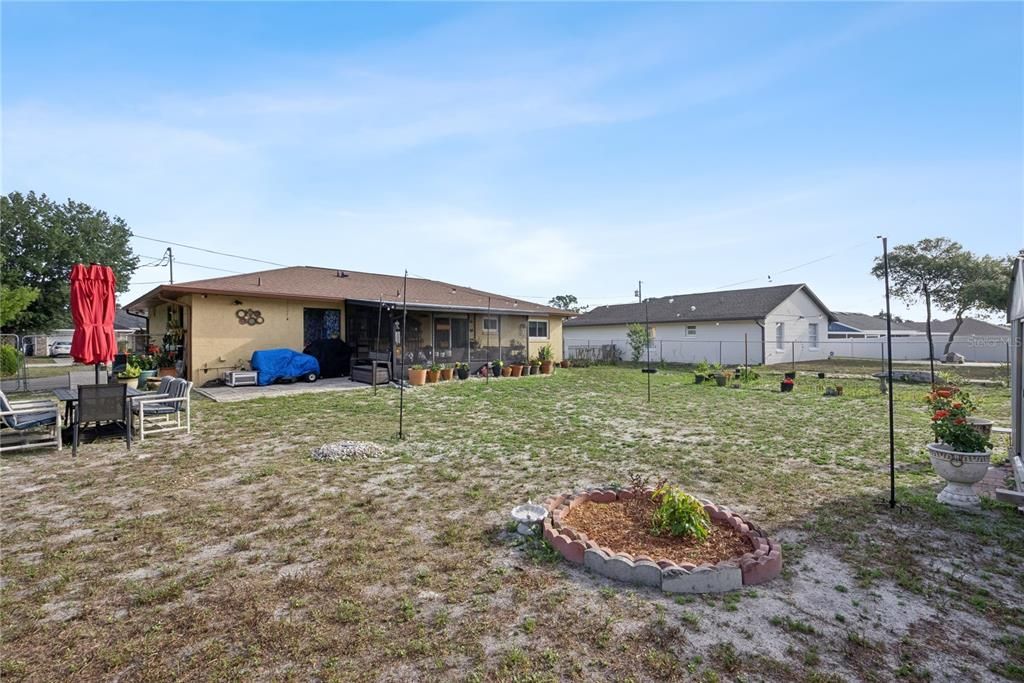 For Sale: $279,999 (3 beds, 2 baths, 1036 Square Feet)
