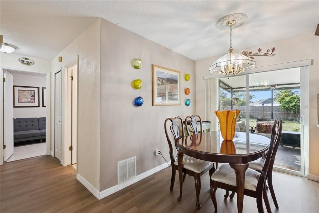 For Sale: $279,999 (3 beds, 2 baths, 1036 Square Feet)