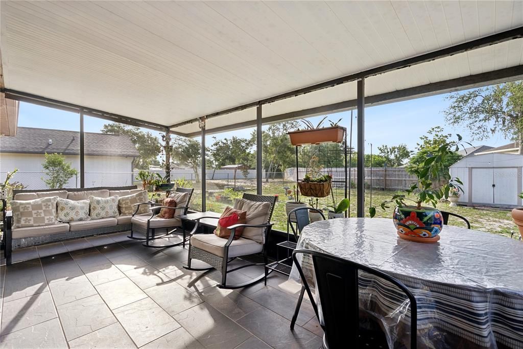 For Sale: $279,999 (3 beds, 2 baths, 1036 Square Feet)