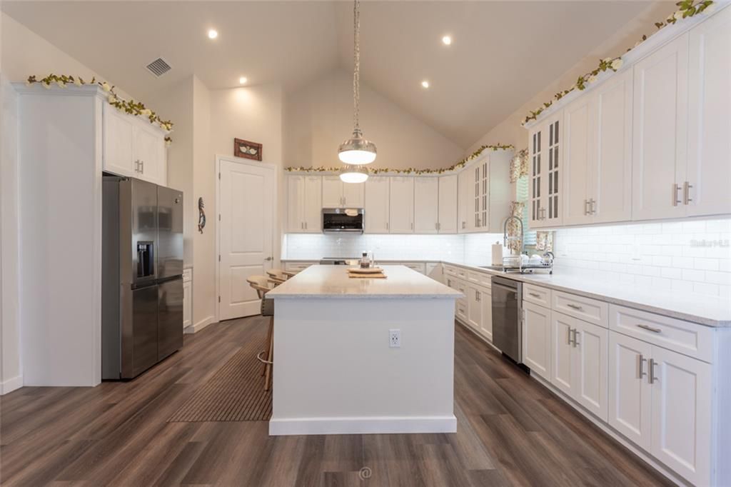 For Sale: $750,000 (3 beds, 2 baths, 2560 Square Feet)