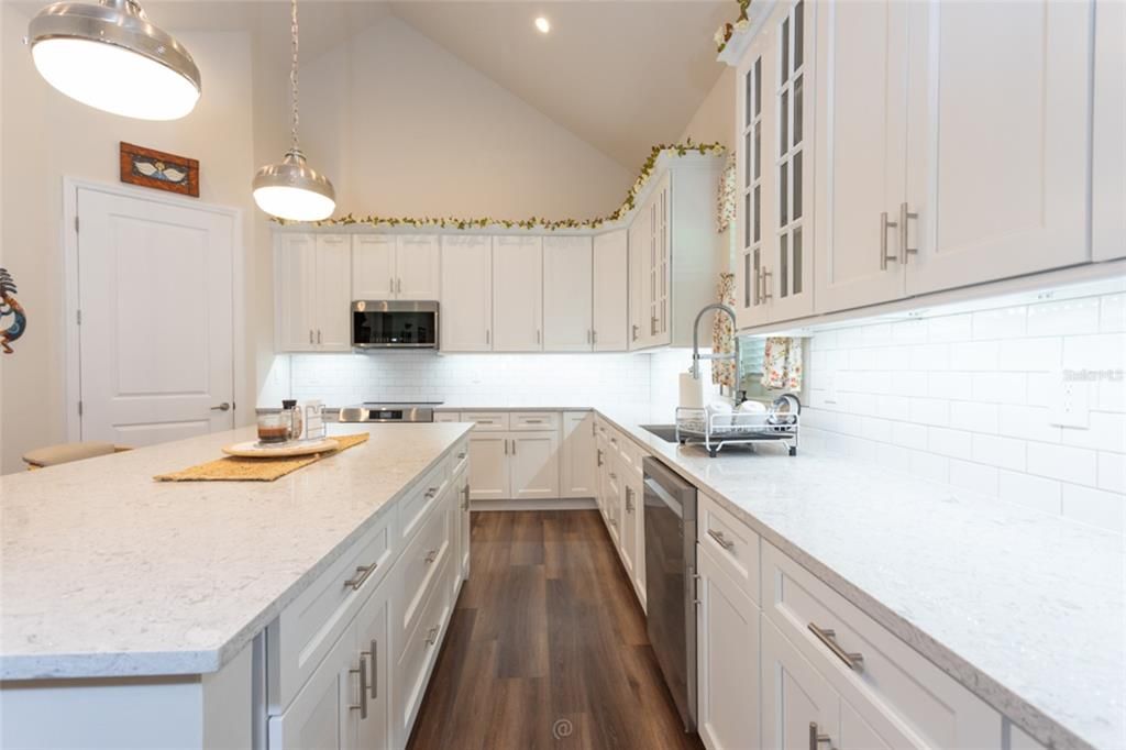 For Sale: $750,000 (3 beds, 2 baths, 2560 Square Feet)