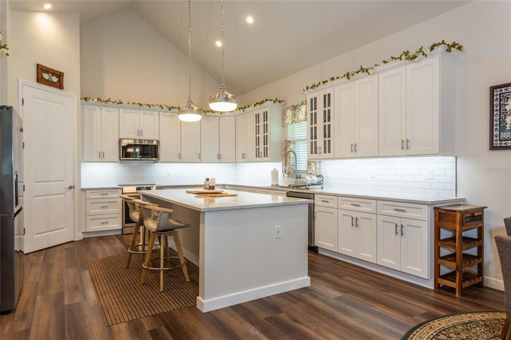 For Sale: $750,000 (3 beds, 2 baths, 2560 Square Feet)