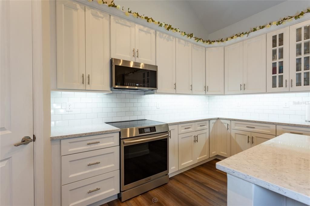 For Sale: $750,000 (3 beds, 2 baths, 2560 Square Feet)