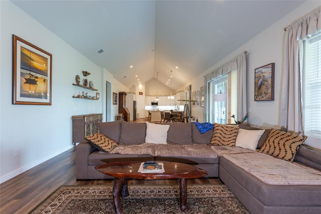 For Sale: $750,000 (3 beds, 2 baths, 2560 Square Feet)