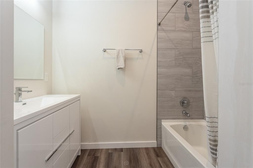 For Sale: $750,000 (3 beds, 2 baths, 2560 Square Feet)