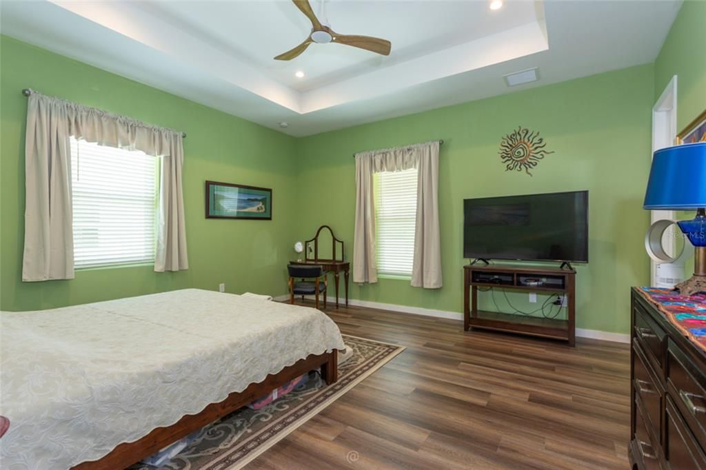 For Sale: $750,000 (3 beds, 2 baths, 2560 Square Feet)