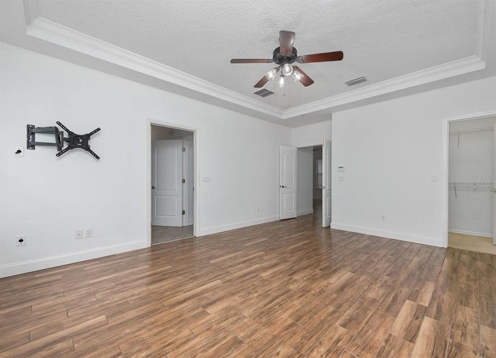 Active With Contract: $3,600 (5 beds, 3 baths, 3038 Square Feet)