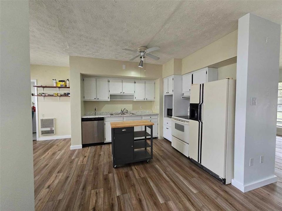 For Sale: $350,000 (5 beds, 2 baths, 2041 Square Feet)