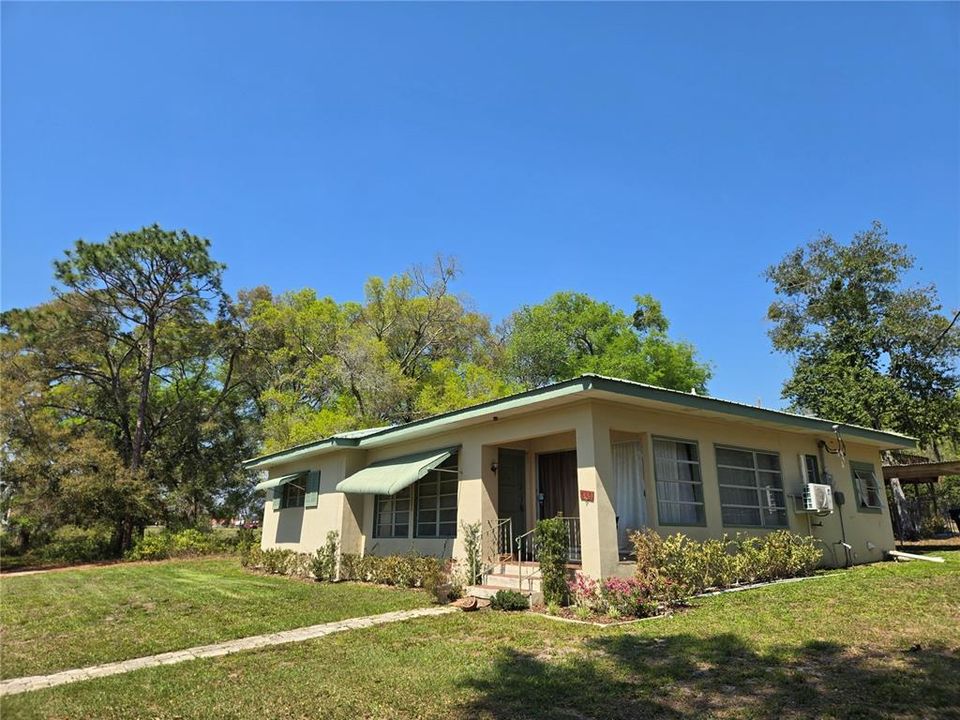 For Sale: $350,000 (5 beds, 2 baths, 2041 Square Feet)