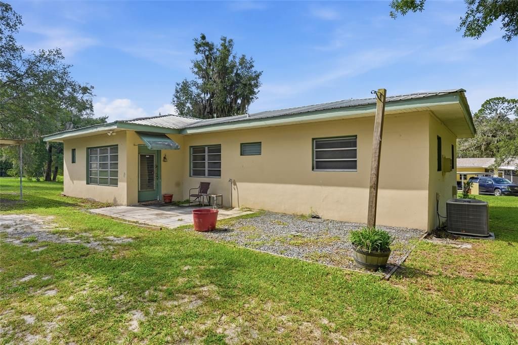For Sale: $340,000 (5 beds, 2 baths, 2041 Square Feet)
