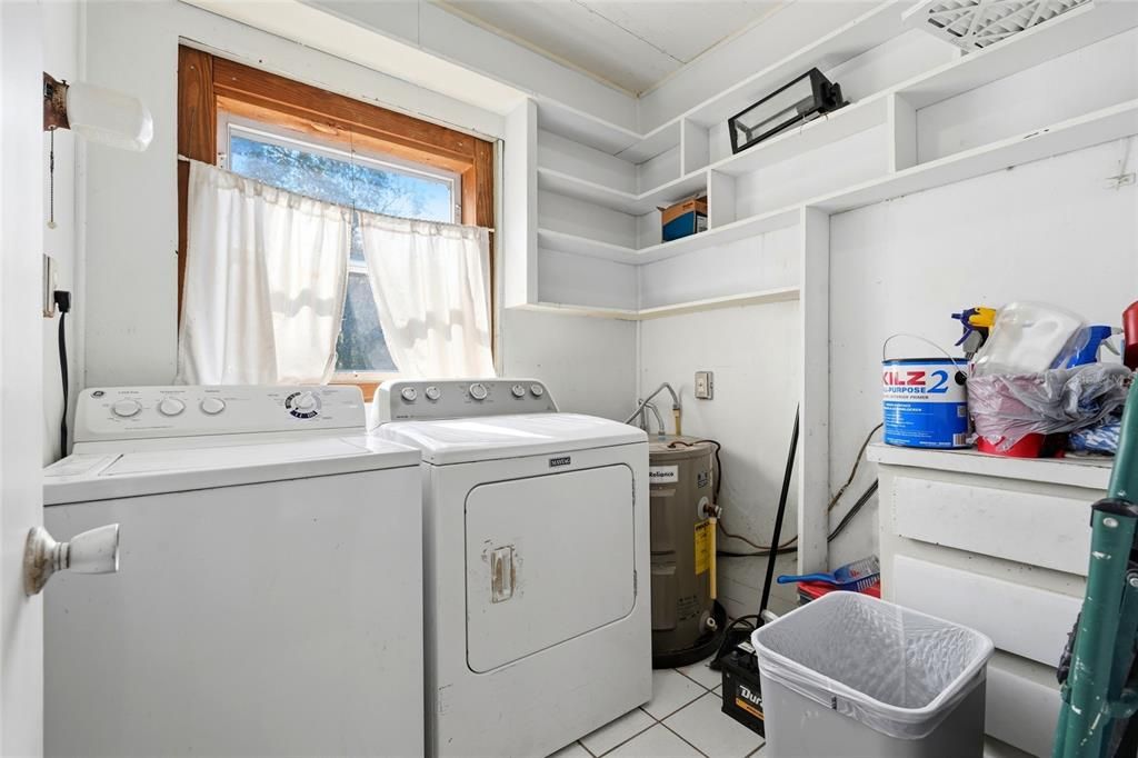 For Sale: $340,000 (5 beds, 2 baths, 2041 Square Feet)