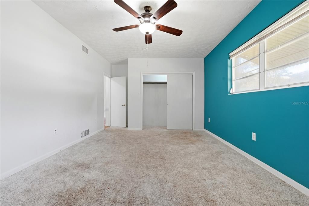 For Sale: $340,000 (5 beds, 2 baths, 2041 Square Feet)