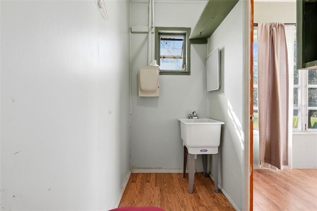 For Sale: $340,000 (5 beds, 2 baths, 2041 Square Feet)