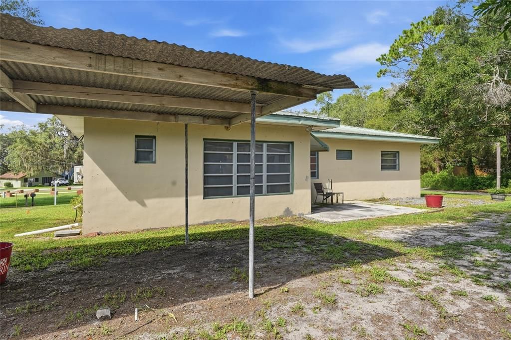 For Sale: $340,000 (5 beds, 2 baths, 2041 Square Feet)