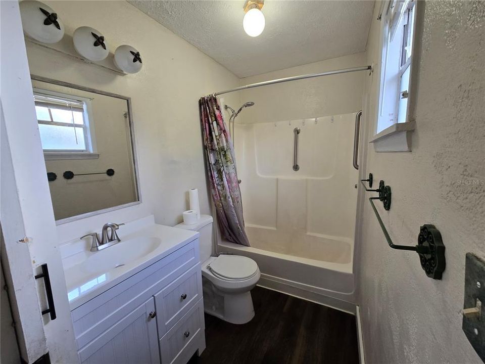 For Sale: $350,000 (5 beds, 2 baths, 2041 Square Feet)