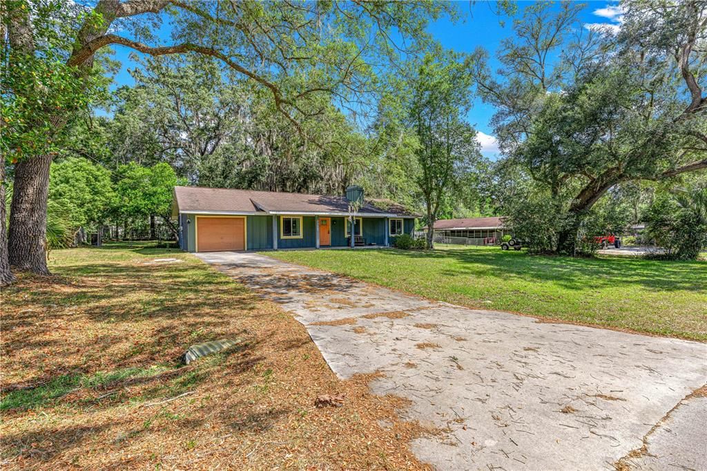 For Sale: $219,000 (3 beds, 2 baths, 1196 Square Feet)