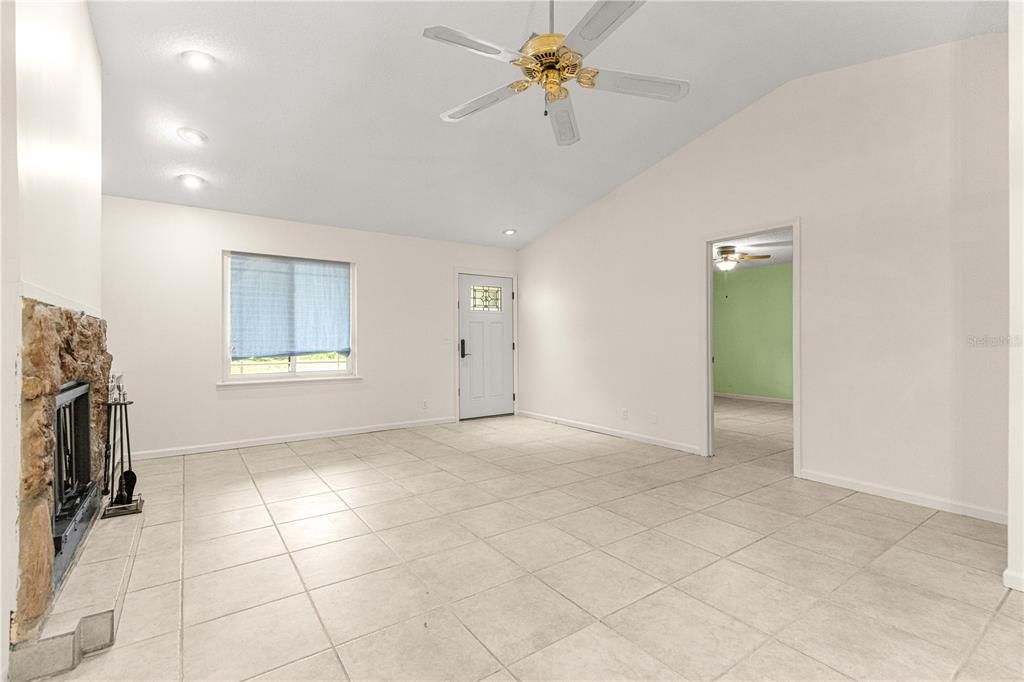 For Sale: $219,000 (3 beds, 2 baths, 1196 Square Feet)