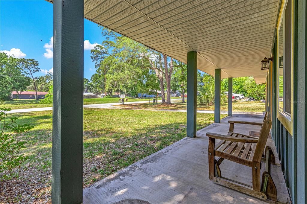 For Sale: $219,000 (3 beds, 2 baths, 1196 Square Feet)