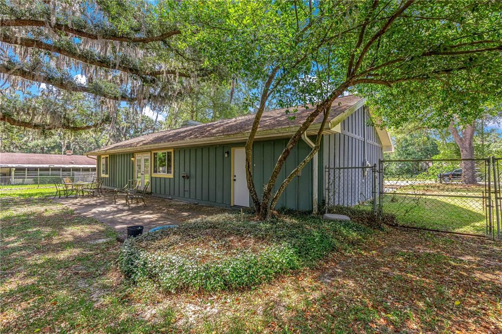 For Sale: $219,000 (3 beds, 2 baths, 1196 Square Feet)