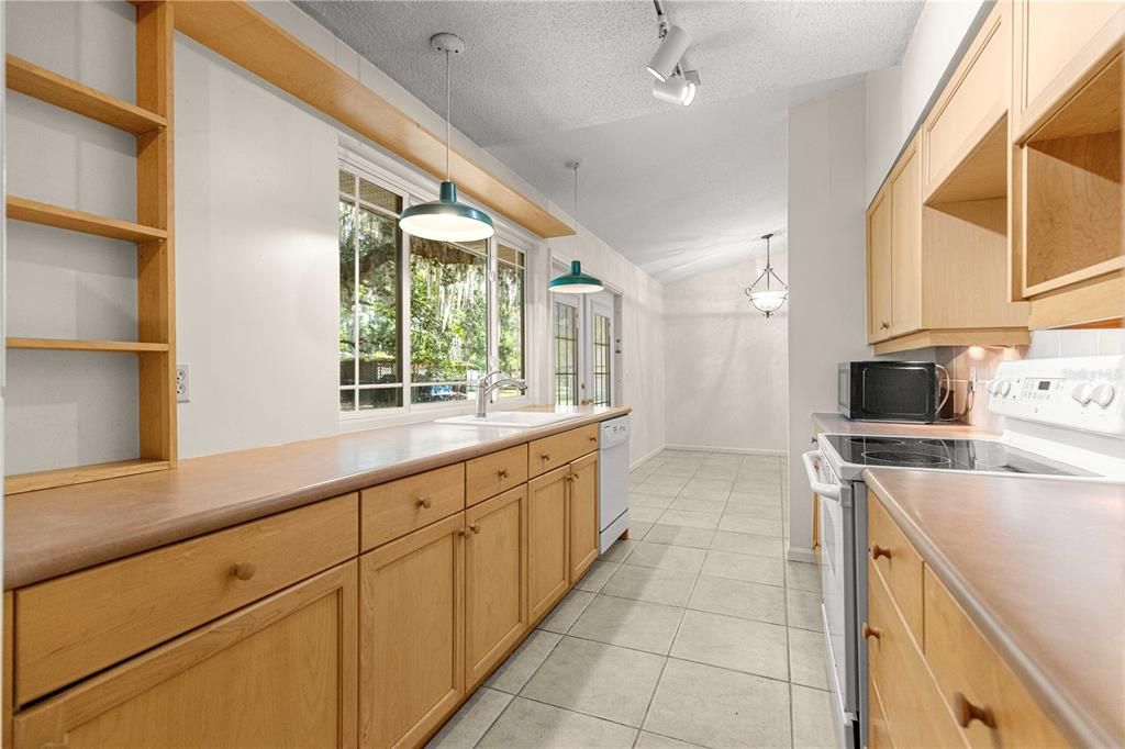 For Sale: $219,000 (3 beds, 2 baths, 1196 Square Feet)