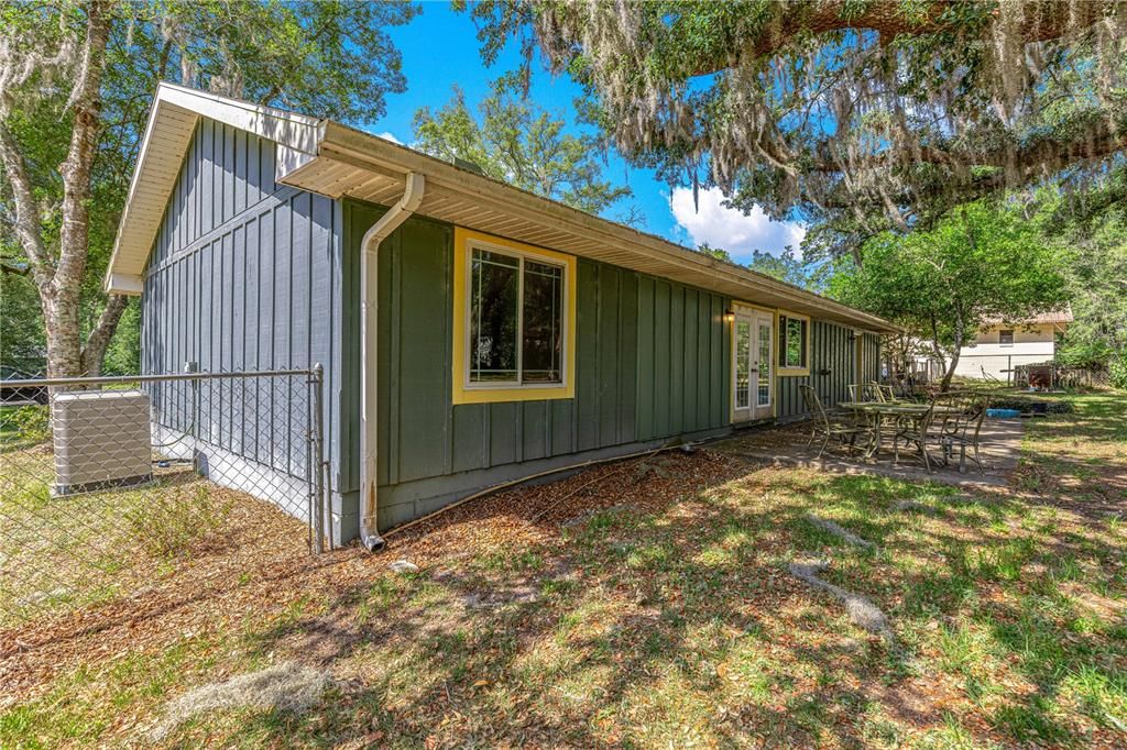 For Sale: $219,000 (3 beds, 2 baths, 1196 Square Feet)