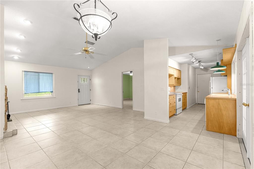 For Sale: $219,000 (3 beds, 2 baths, 1196 Square Feet)
