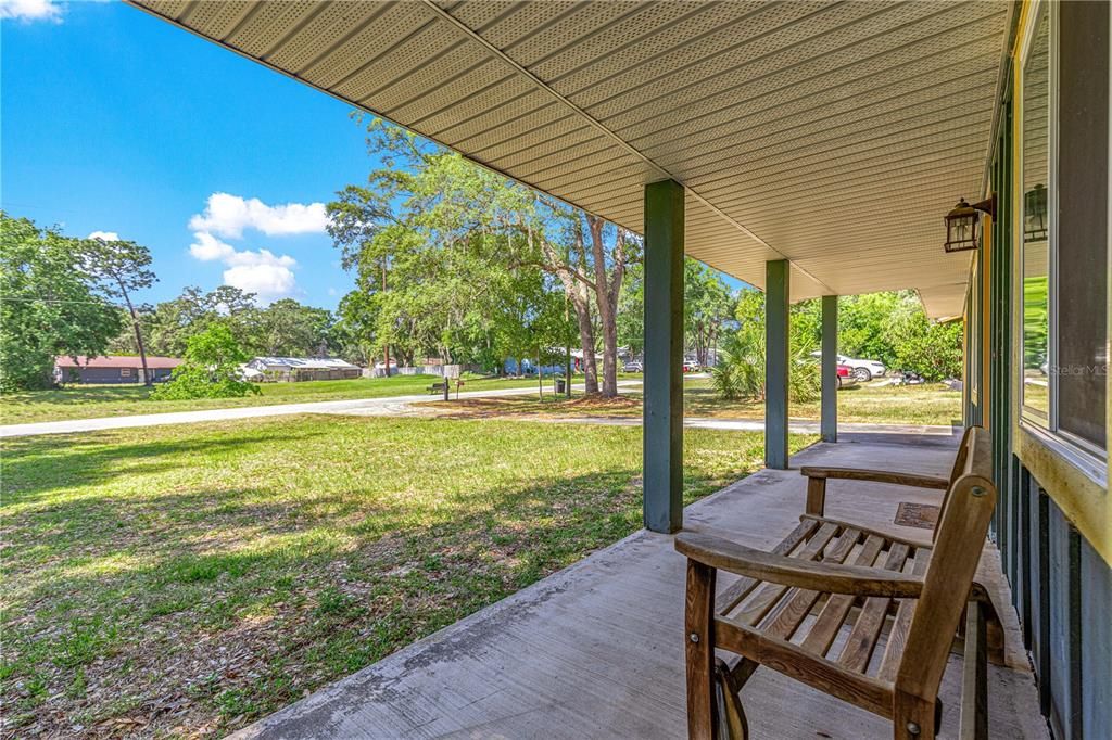 For Sale: $219,000 (3 beds, 2 baths, 1196 Square Feet)