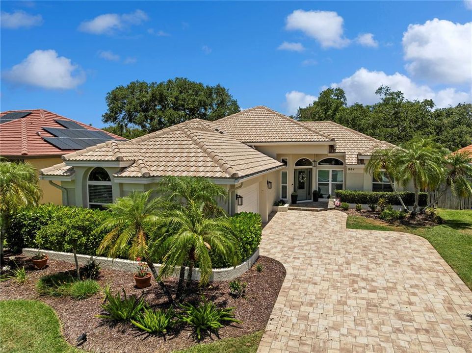 Active With Contract: $998,900 (3 beds, 3 baths, 2214 Square Feet)