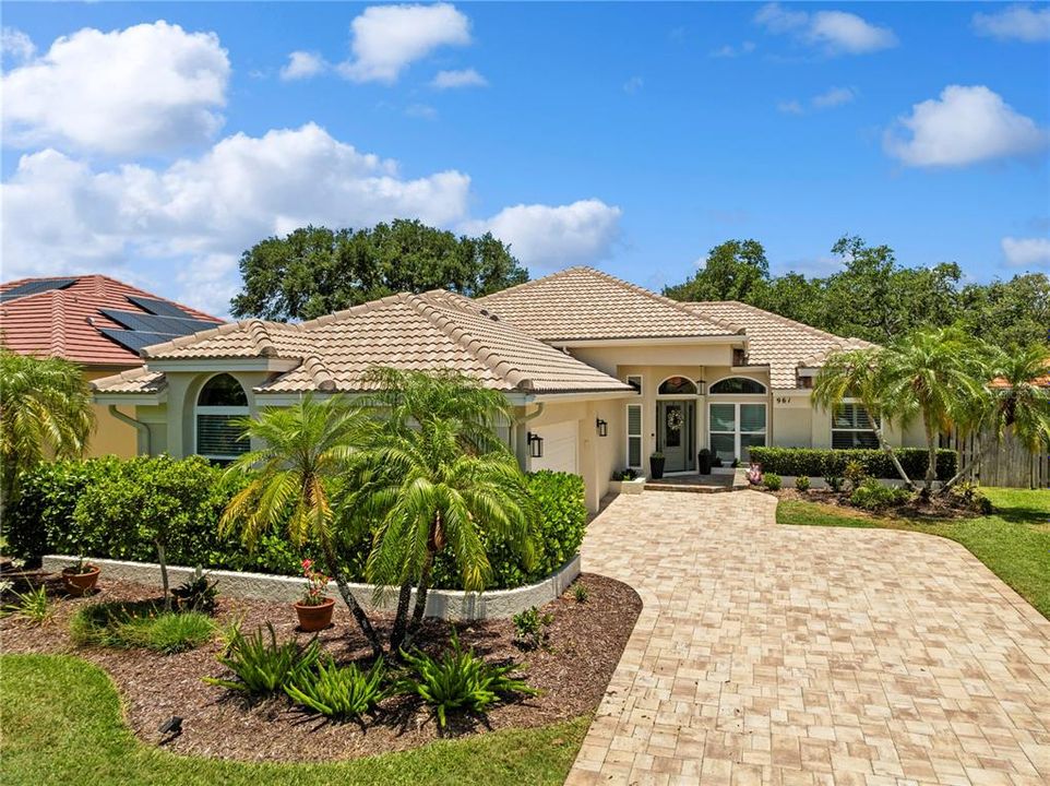 Active With Contract: $998,900 (3 beds, 3 baths, 2214 Square Feet)