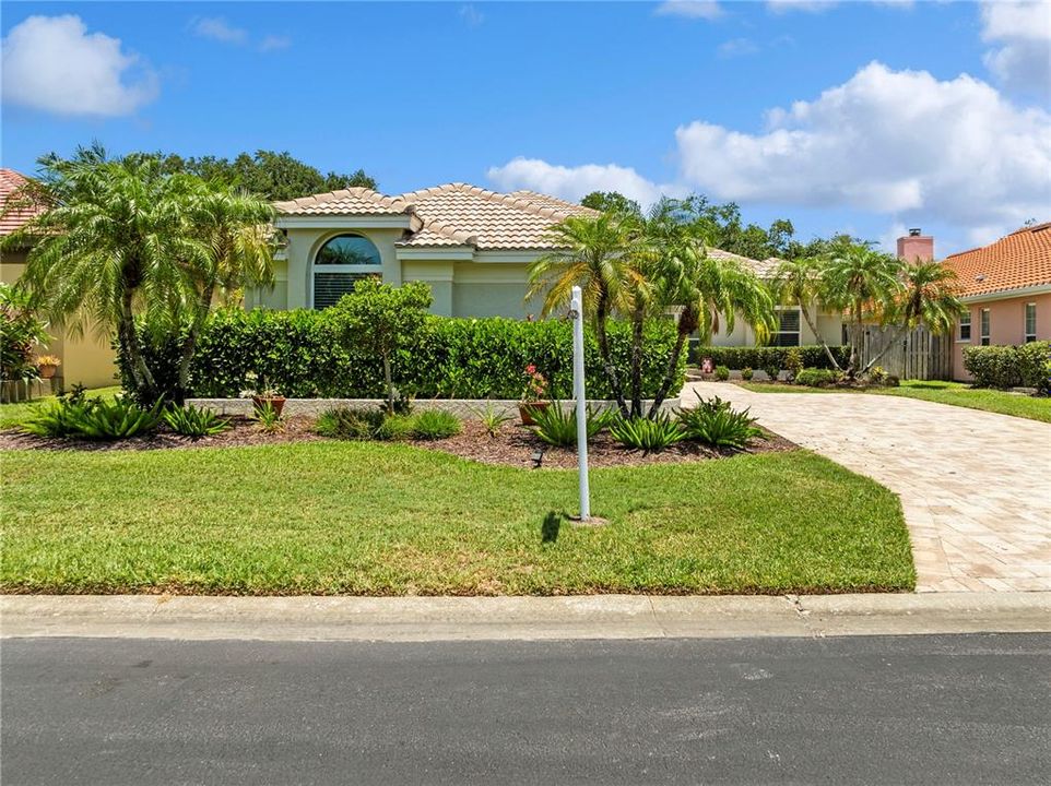 Active With Contract: $998,900 (3 beds, 3 baths, 2214 Square Feet)