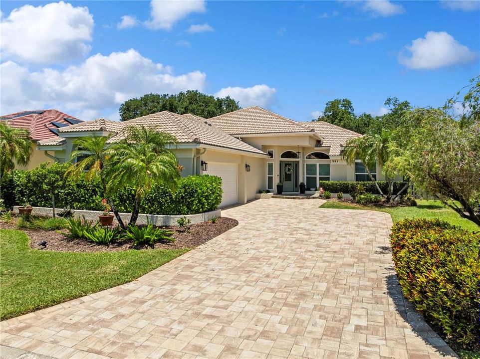 Active With Contract: $998,900 (3 beds, 3 baths, 2214 Square Feet)