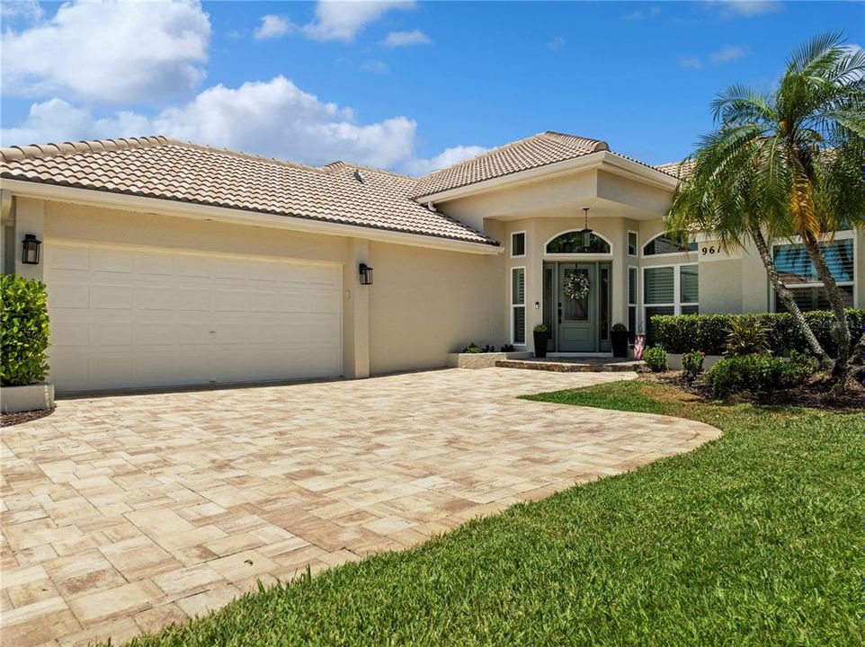 Active With Contract: $998,900 (3 beds, 3 baths, 2214 Square Feet)